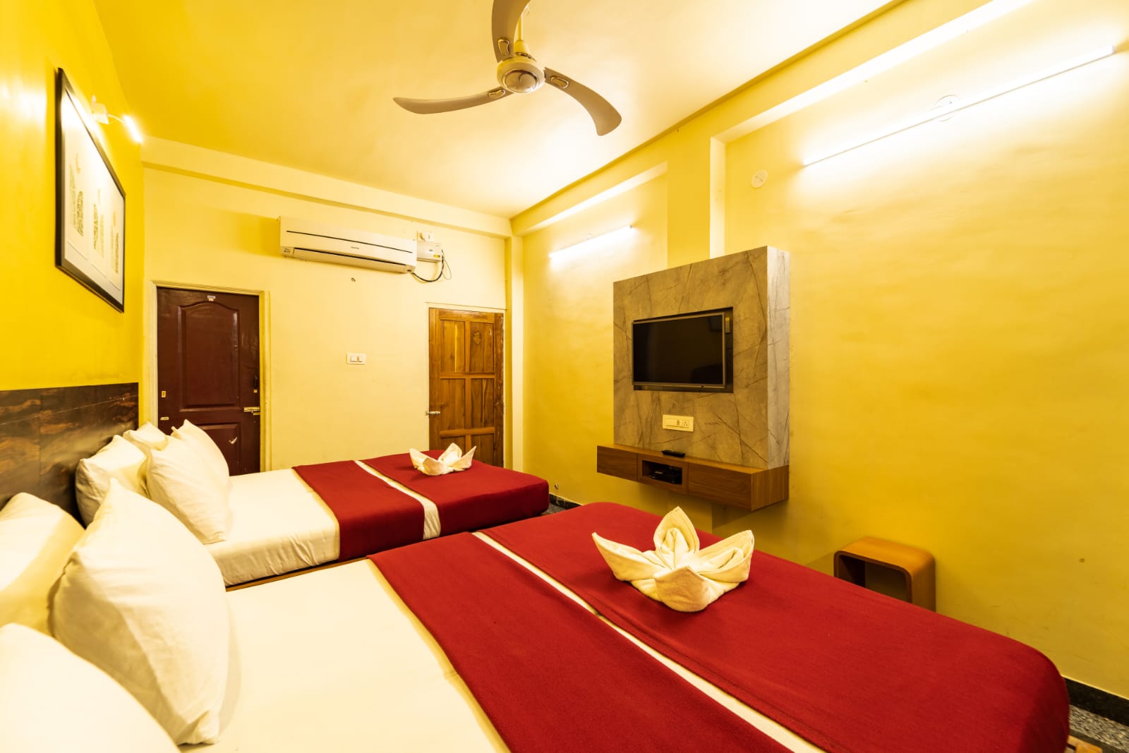 4 Sharing Room (AC) at WHITE PETAL HOMESTAY in Dandeli