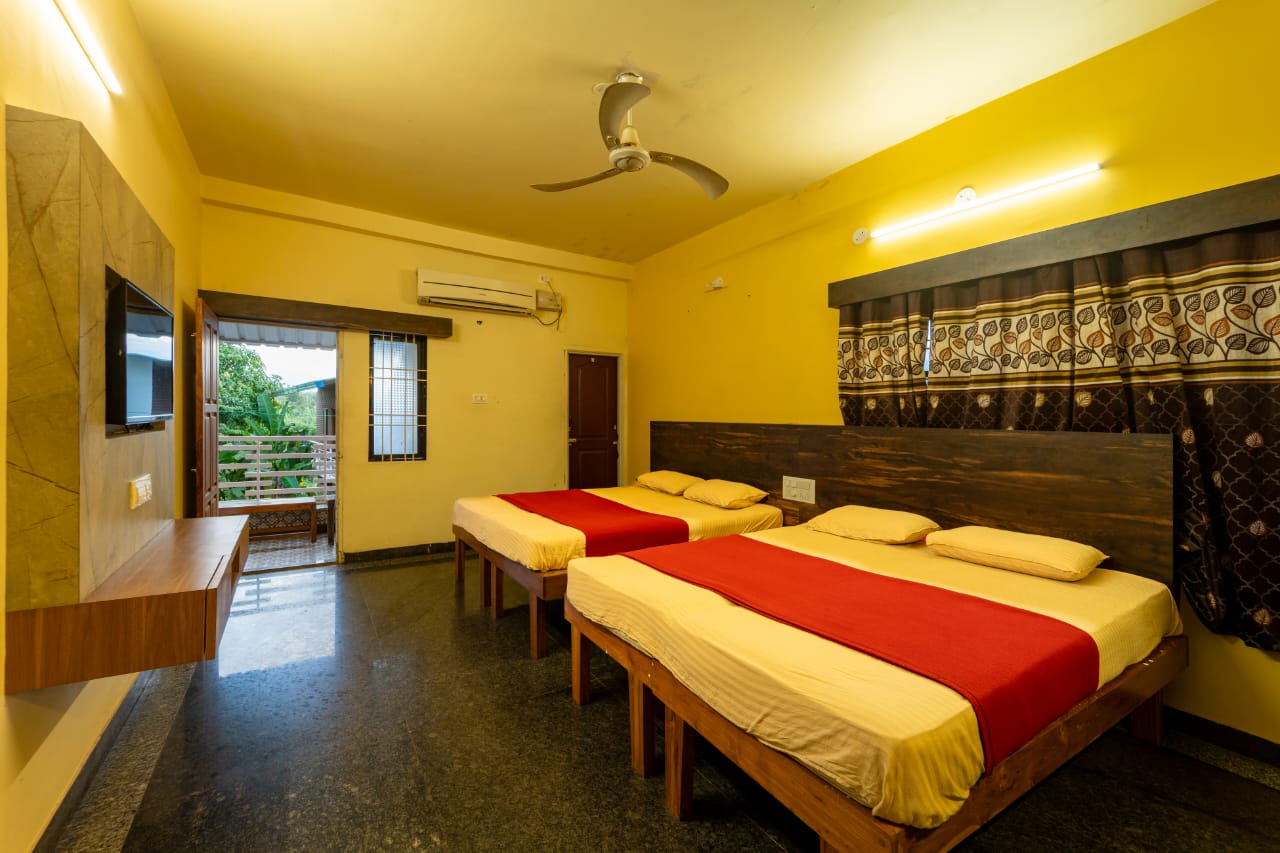 6 Sharing Room (AC) at WHITE PETAL HOMESTAY in Dandeli